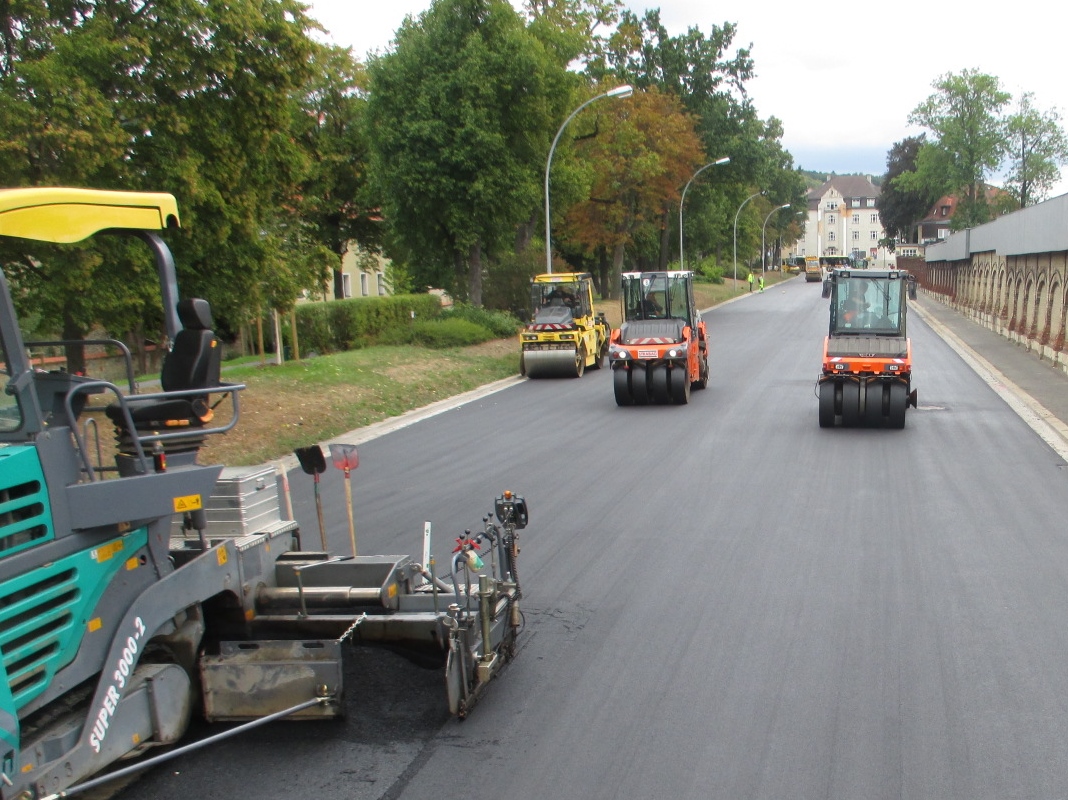 Erneuerung des Fahrbahnbelags B85